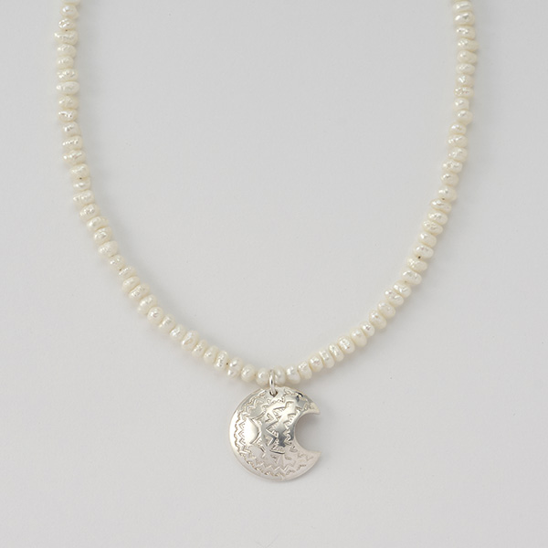 TEUCHI BEADS PEARL CHARM NECKLACE
